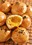 Bánh trung thu Lava trứng muối
