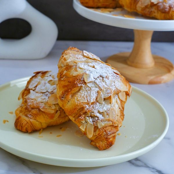 BÁNH SỪNG BÒ HẠNH NHÂN - ALMOND CROISSANT