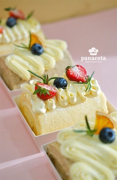 BÁNH CUỘN PHOMAI MỨT XOÀI HỘP