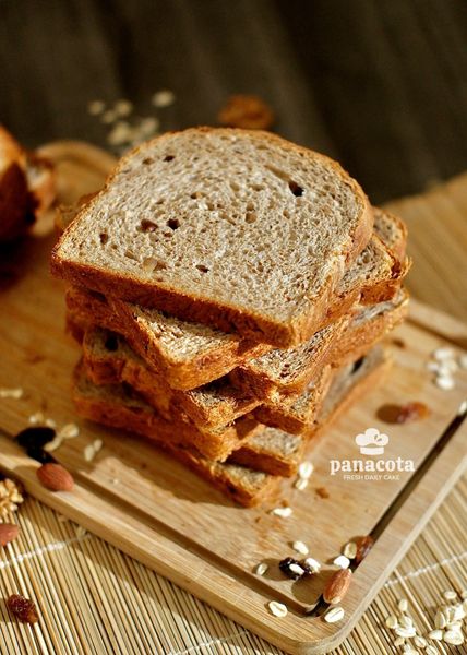 BÁNH MÌ GỐI NGUYÊN CÁM NGŨ CỐC