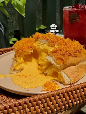 BÁNH MÌ SỐT TRỨNG MUỐI HOÀNG KIM