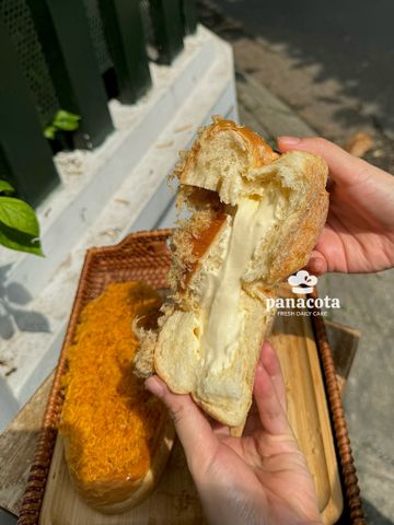 BÁNH MÌ SỐT PHOMAI TAN CHẢY