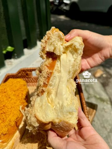 BÁNH MÌ SỐT PHOMAI TAN CHẢY