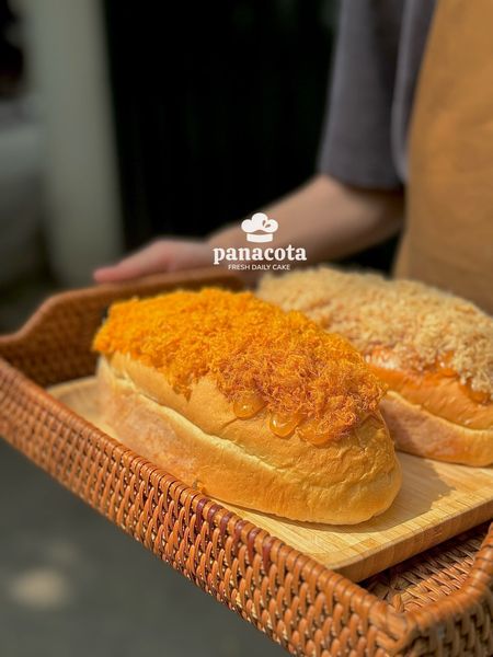 BÁNH MÌ SỐT TRỨNG MUỐI HOÀNG KIM