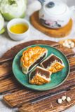 (TR.TH) BÁNH NƯỚNG HẠT SEN TÁO ĐỎ