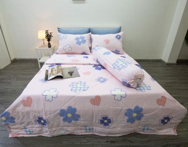 BỘ CHĂN GA GỐI COTTON HOA 4 LÁ HỒNG - NGỌC HẠNH BEDDING