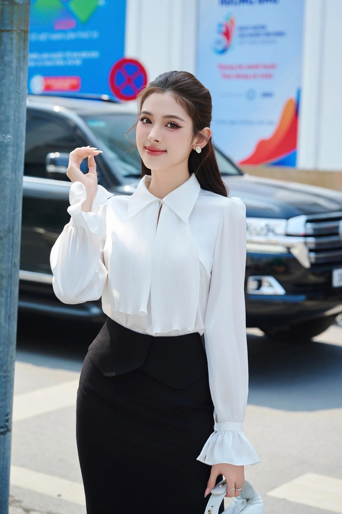 Áo sơ mi lụa hàn phối dây dập sóng