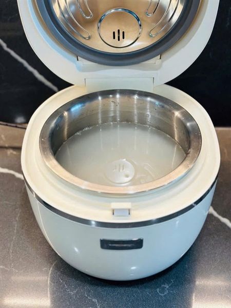 Nồi cơm lòng nồi inox Unie URC612 dung tích 1.2L
