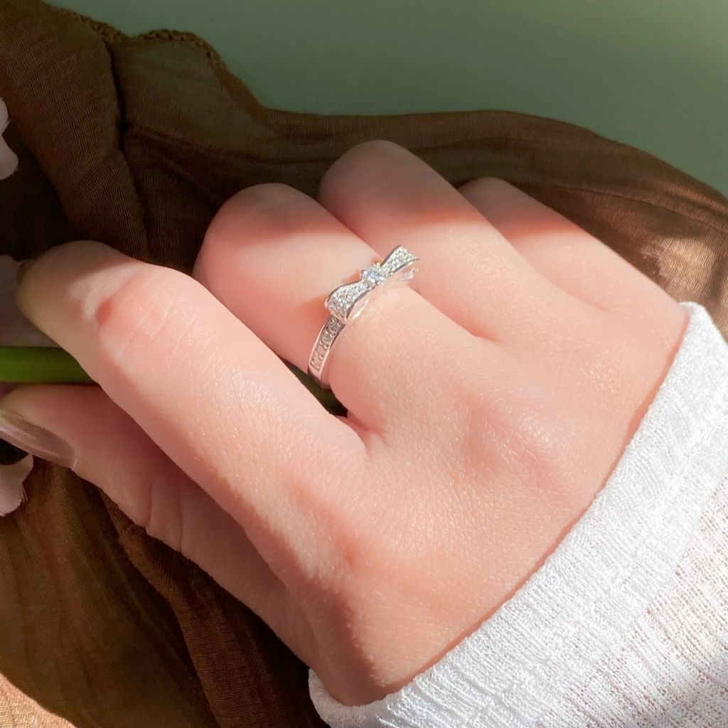 Nhẫn bạc họa tiết nơ đính đá Moissanite ROWLER RH000902