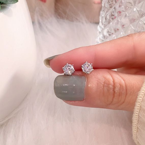 Bông tai bạc nữ Thụy Sĩ 6 chấu đính đá Moissanite 5.0 ly ROWLER EH100850