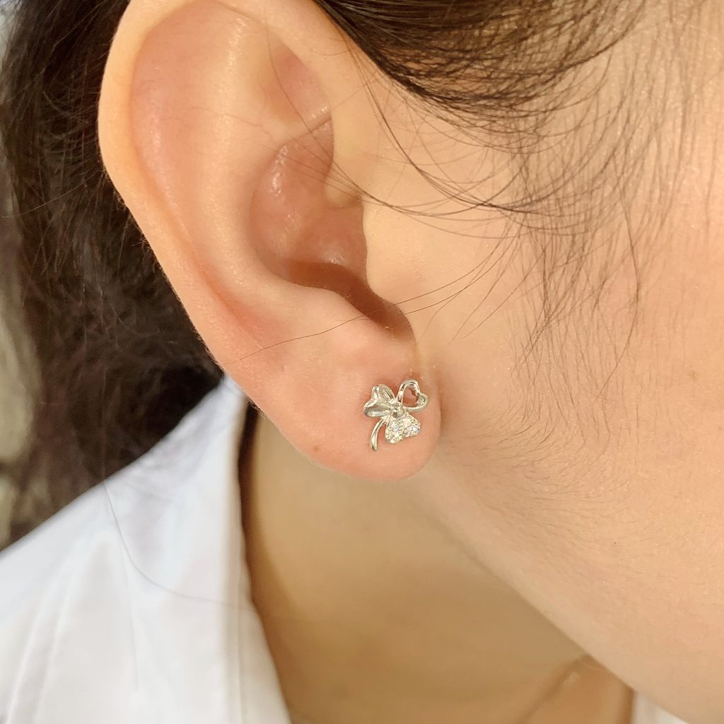 Bông tai bạc cỏ 3 lá đính đá Moissanite ROWLER EH000679