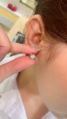 Bông tai nữ bạc Thụy Sĩ chấu bao đính đá Moissanite 5.0ly ROWLER EH000896