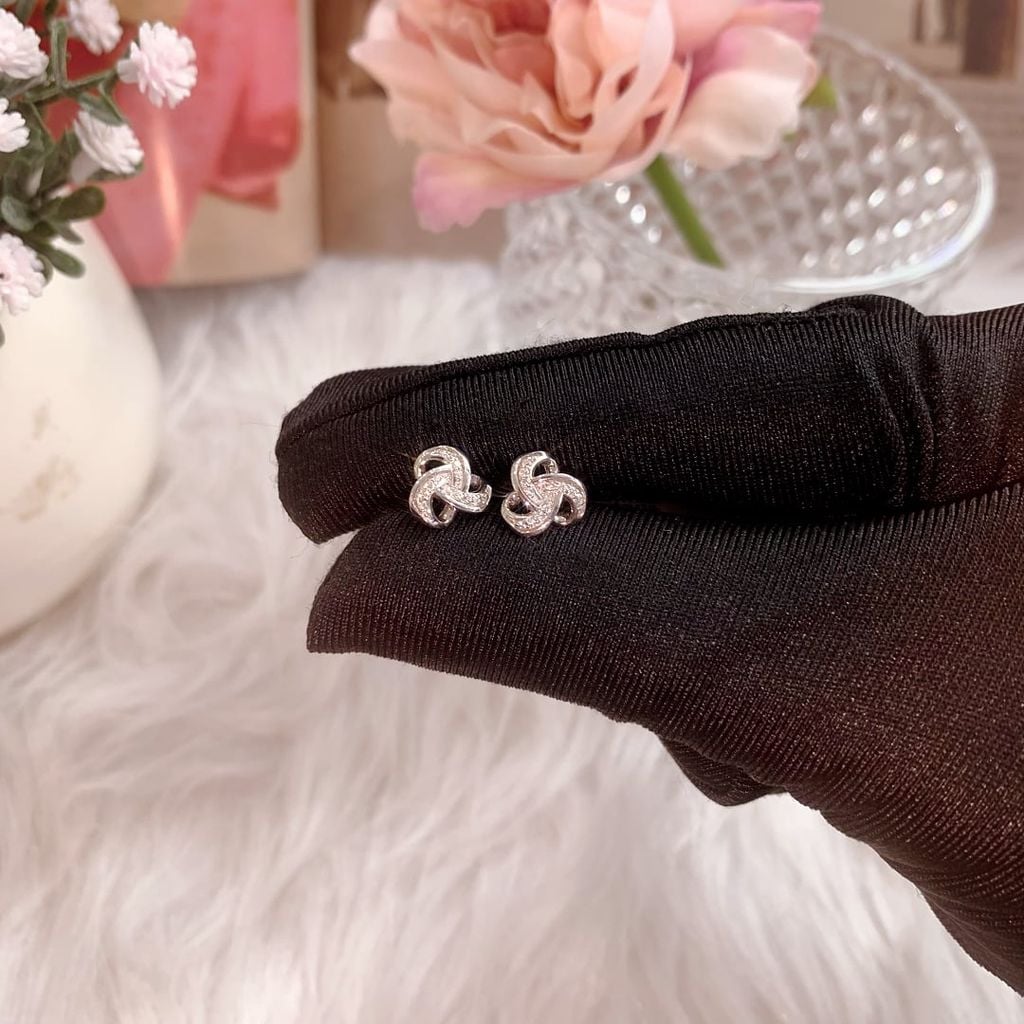 Bông tai bạc nữ đai xoắn Thụy Sĩ đính đá Moissanite ROWLER EH000904