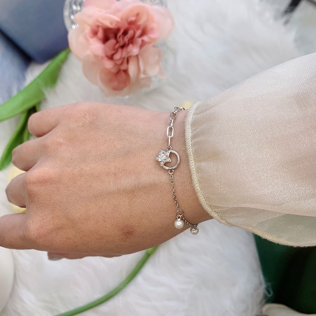 Lắc tay bạc Thụy Sĩ họa tiết ngôi sao đính Ngọc trai và đá Moissanite ROWLER BH000908