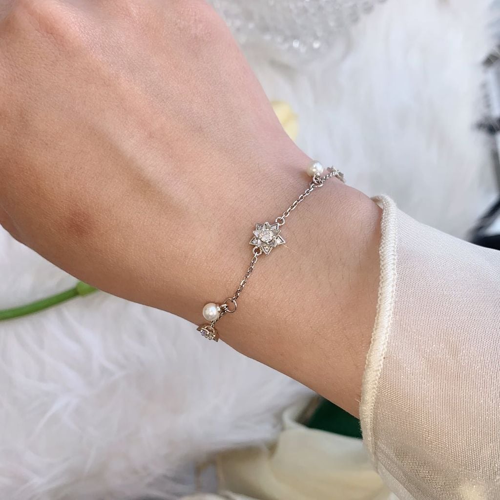 Lắc tay bạc Thụy Sĩ họa tiết ngôi sao đính Ngọc trai và đá Moissanite ROWLER BH000919