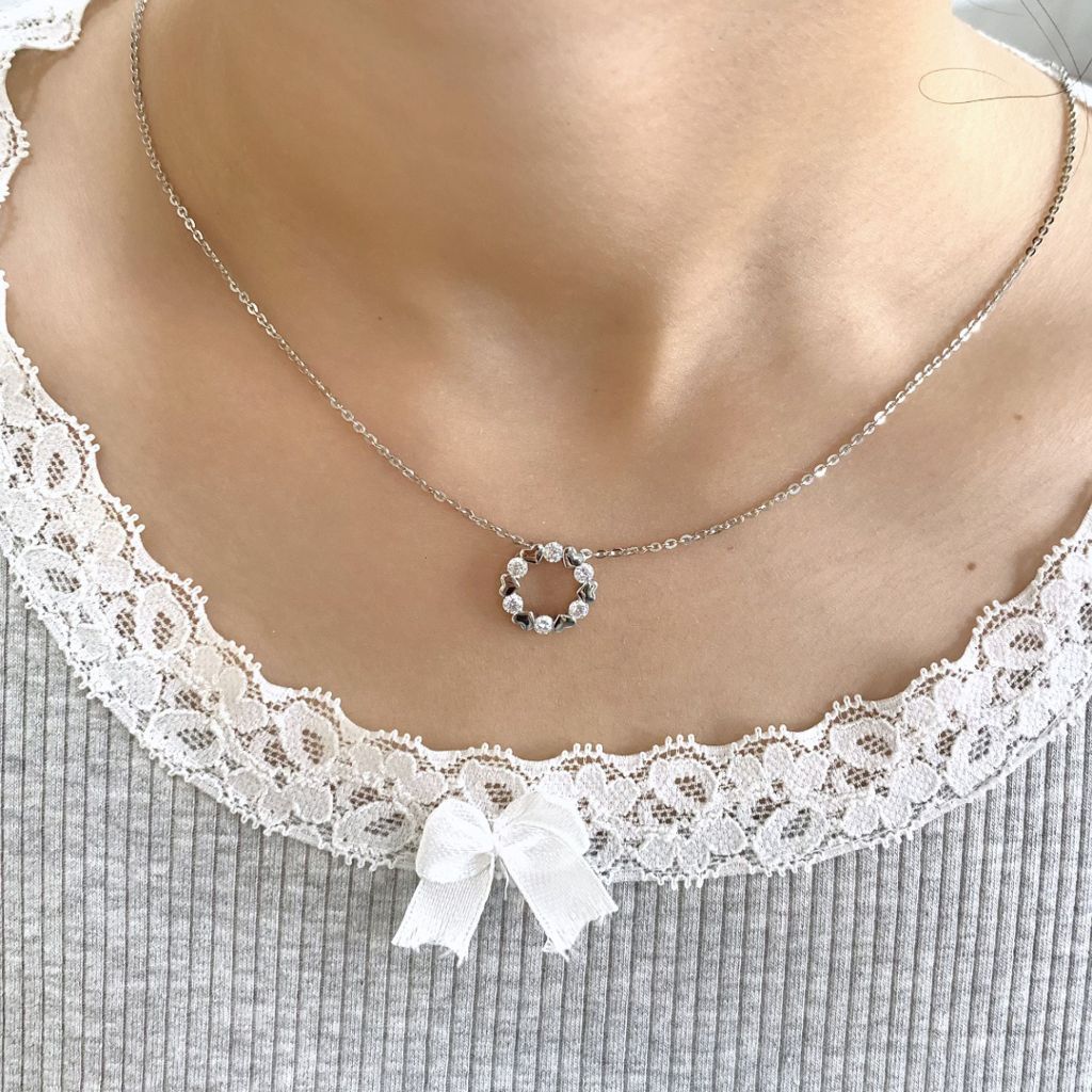 Dây cổ bạc Thụy Sĩ vòng tròn họa tiết trái tim đính đá Moissanite ROWLER NH000848