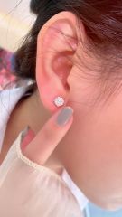 Bông tai bạc Thụy Sĩ 4 chấu đính đá Moissanite 6.0ly ROWLER EH000838