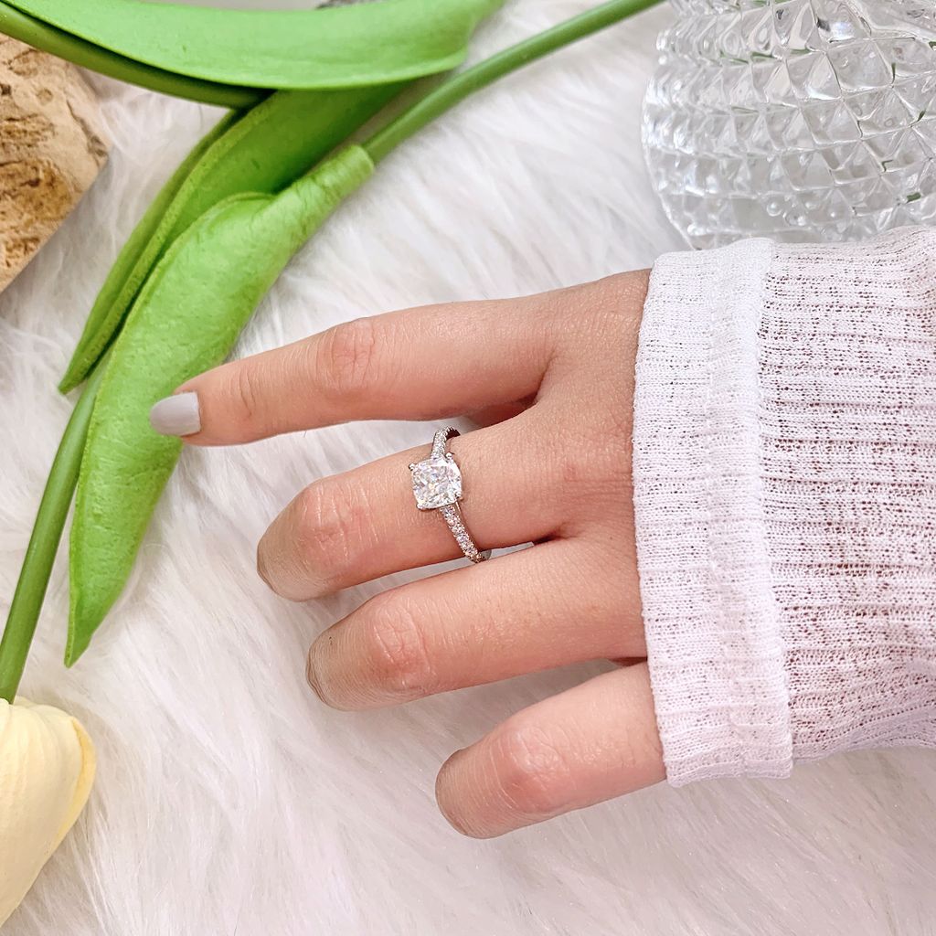 Nhẫn bạc đính đá Moissanite vuông 7.0ly Cushion Cut ROWLER RH000888