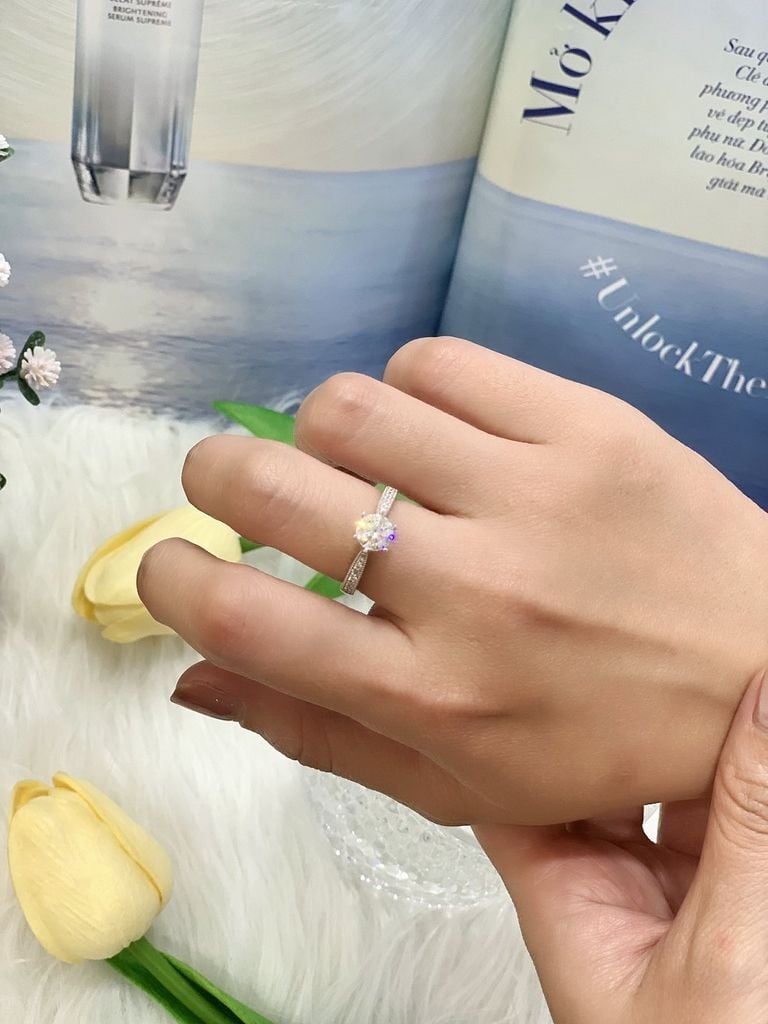 Nhẫn bạc Thụy Sỹ 6 chấu đá Moissanite 6.0ly sáng lấp lánh ROWLER RH000943