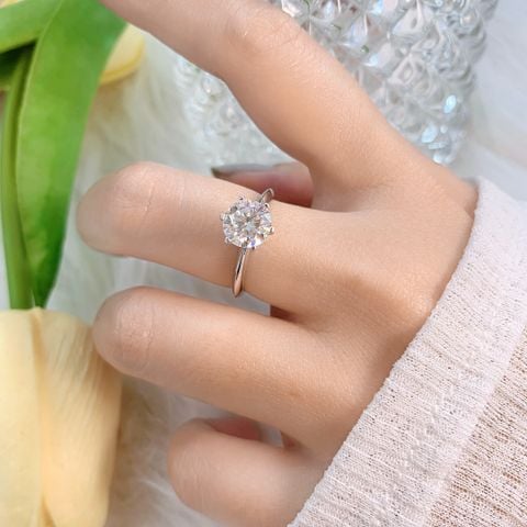 Nhẫn  Solitaire bạc Thụy Sỹ đai thanh mảnh đính đá Moissanite 7.0ly ROWLER RH100933_ROWLER