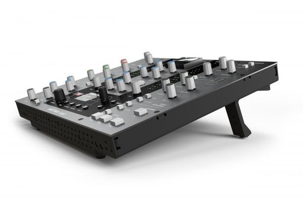 Bàn trộn âm Solid State Logic UC1 - Bộ điều khiển Plug-in SSL UC1