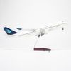 Mô hình máy bay Garuda Indonesia Boeing B747 47cm lắp ráp có đèn Everfly