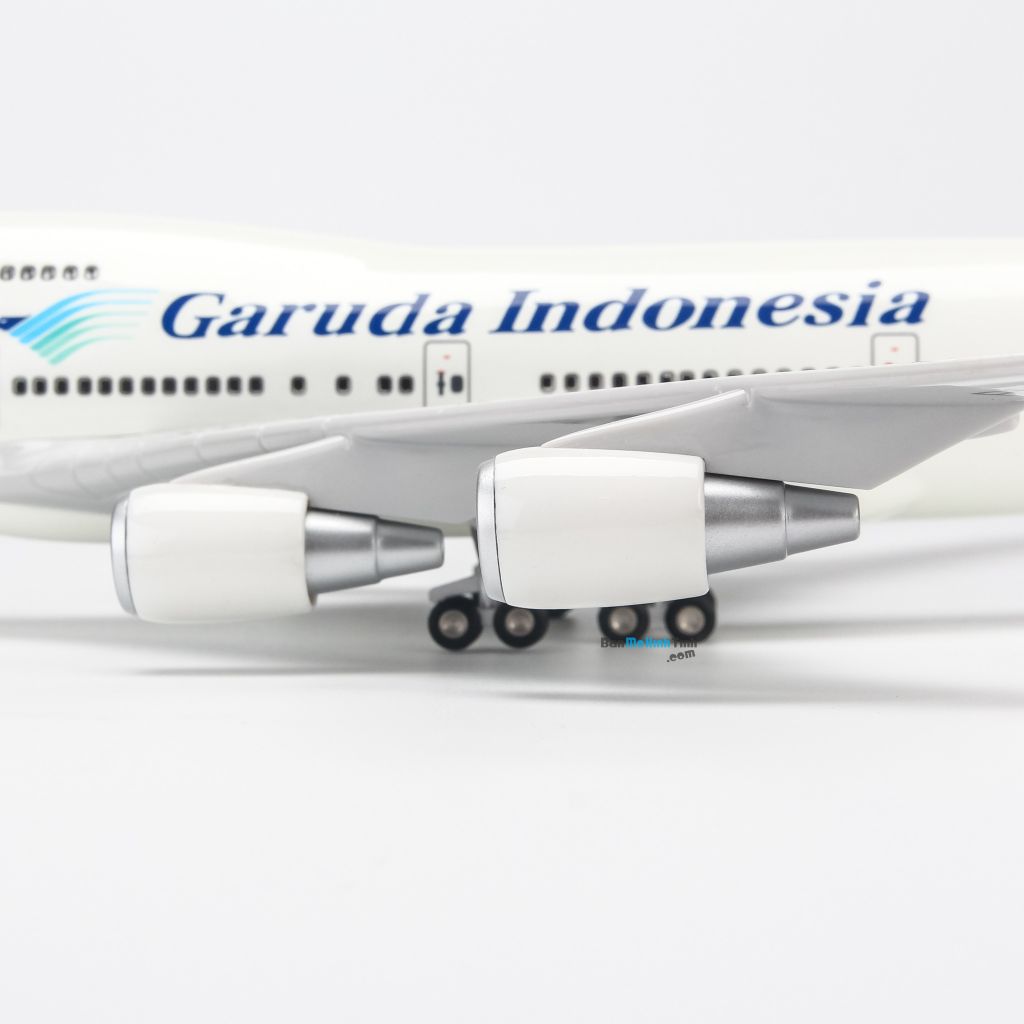 Mô hình máy bay Garuda Indonesia Boeing B747 47cm lắp ráp có đèn Everfly