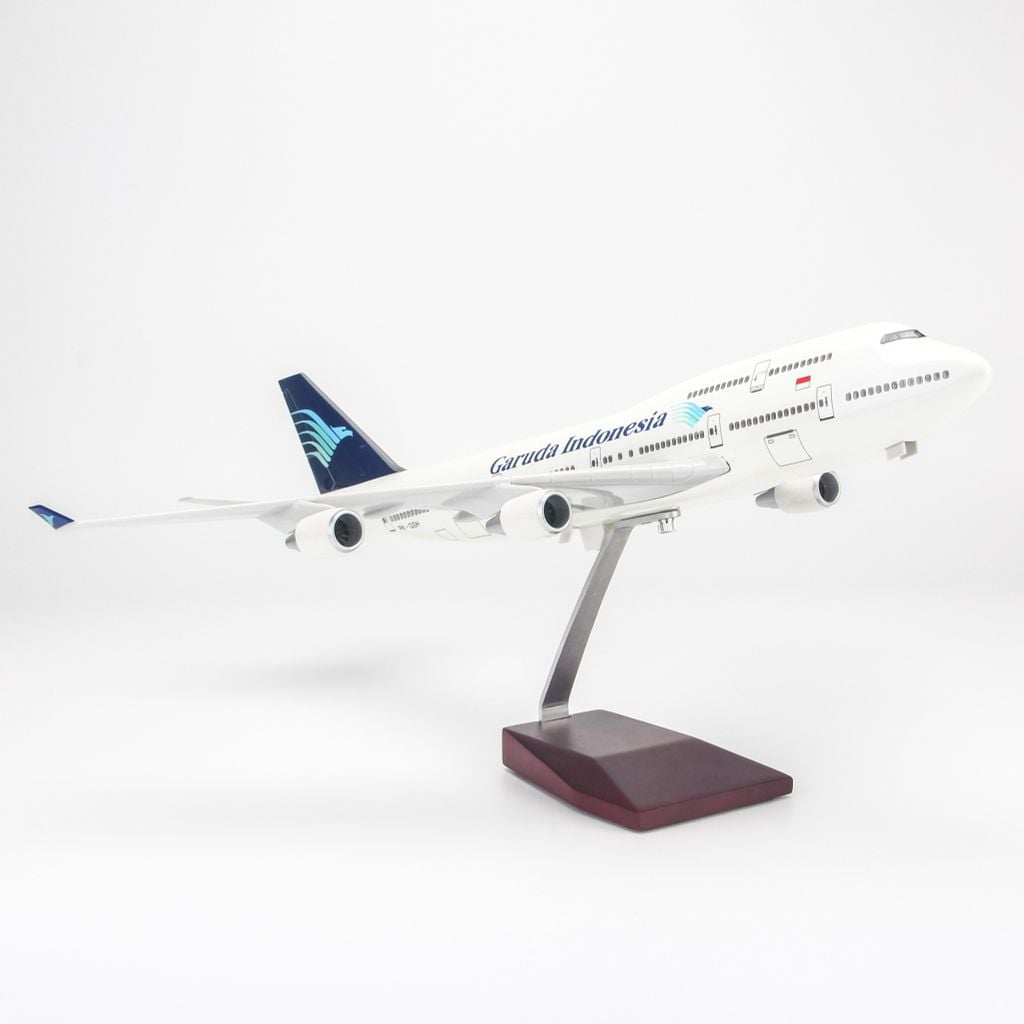 Mô hình máy bay Garuda Indonesia Boeing B747 47cm lắp ráp có đèn Everfly