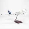 Mô hình máy bay Garuda Indonesia Boeing B747 47cm lắp ráp có đèn Everfly