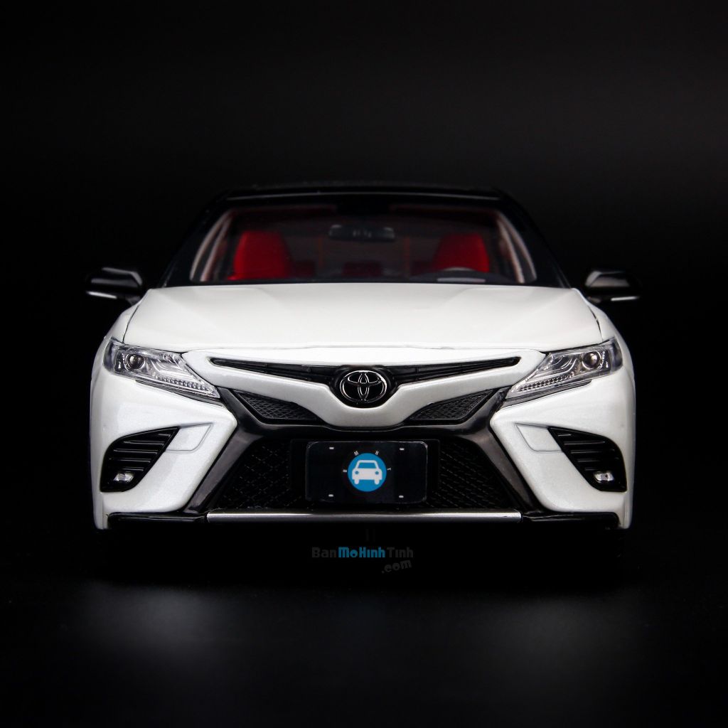 Mô hình xe Toyota Camry 2018 Sport White 1:18 Paudi (12)
