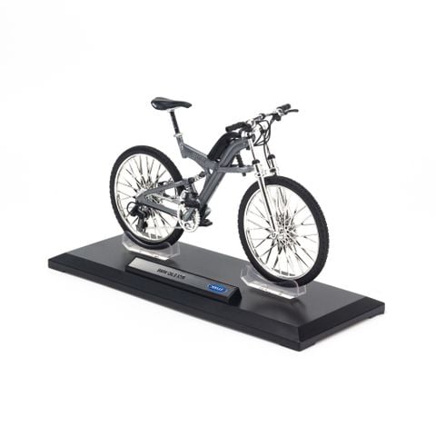 Mô hình xe đạp BMW Q6 SXTR 1:10 Welly