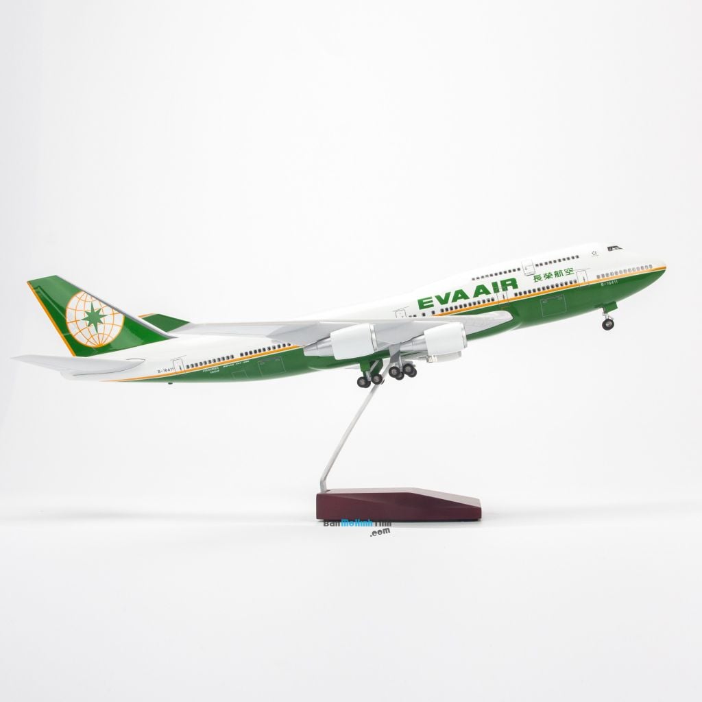 Mô hình máy bay Eva Air Boeing B747 47cm lắp ráp có đèn Everfly