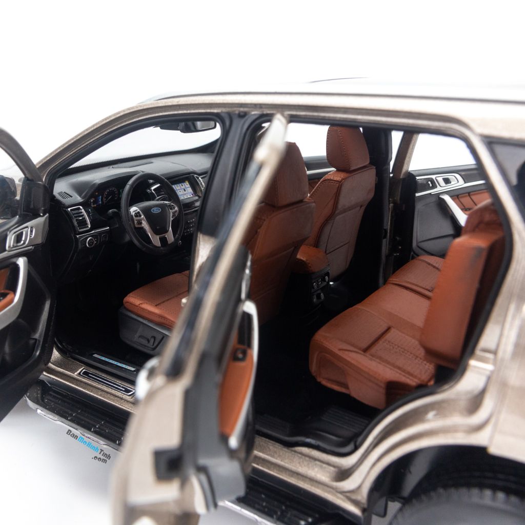 Mô hình xe Ford Everest Titanium 1:18 Dealer Gold (8)
