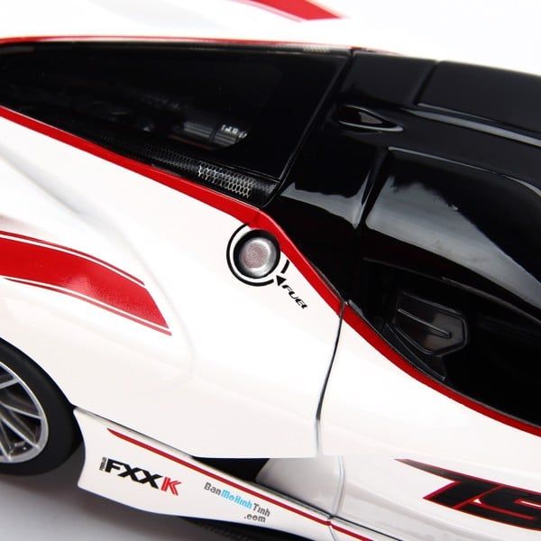 Mô hình xe Ferrari FXX K 1:24 Bburago