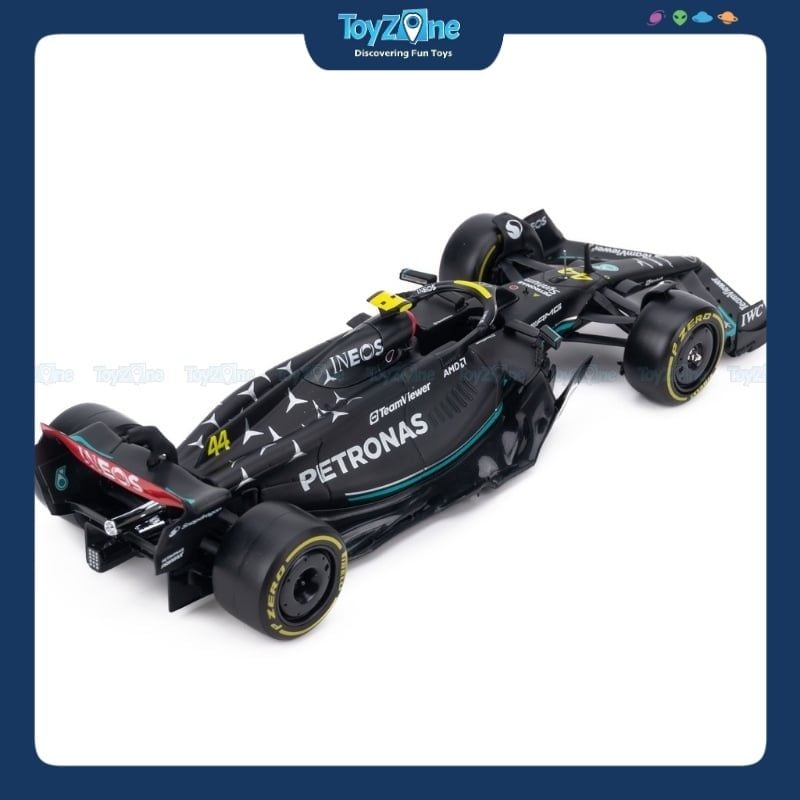 Mô hình xe F1 Mercedes-AMG F1 W14 E Perfomance W/ Driver 1:24 BBURAGO