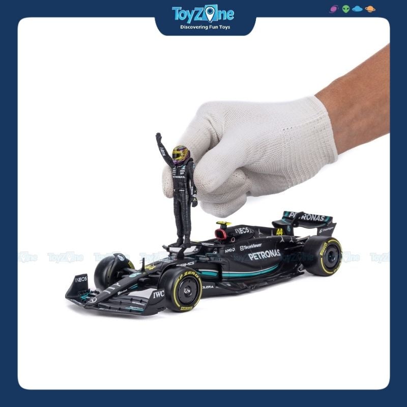 Mô hình xe F1 Mercedes-AMG F1 W14 E Perfomance W/ Driver 1:24 BBURAGO