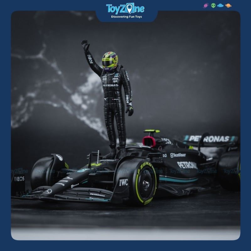 Mô hình xe F1 Mercedes-AMG F1 W14 E Perfomance W/ Driver 1:24 BBURAGO