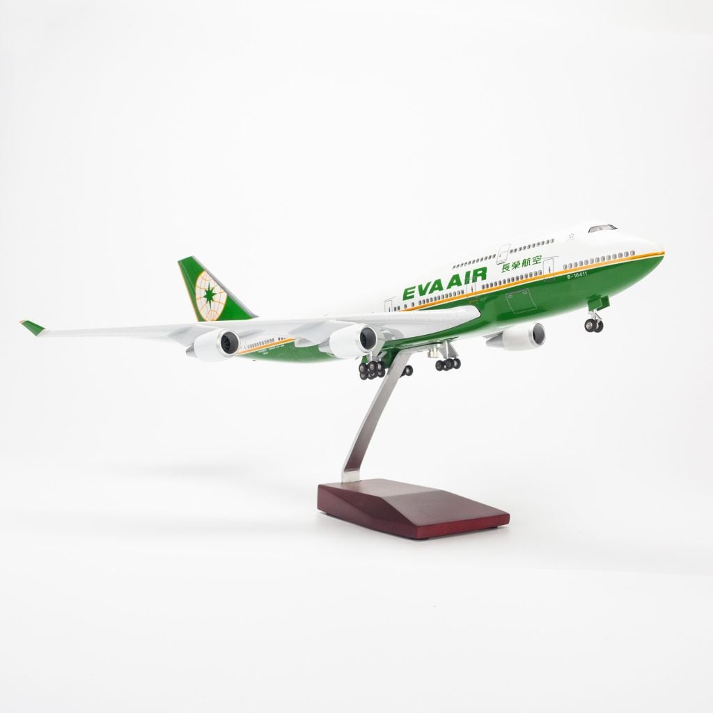Mô hình máy bay Eva Air Boeing B747 47cm lắp ráp có đèn Everfly