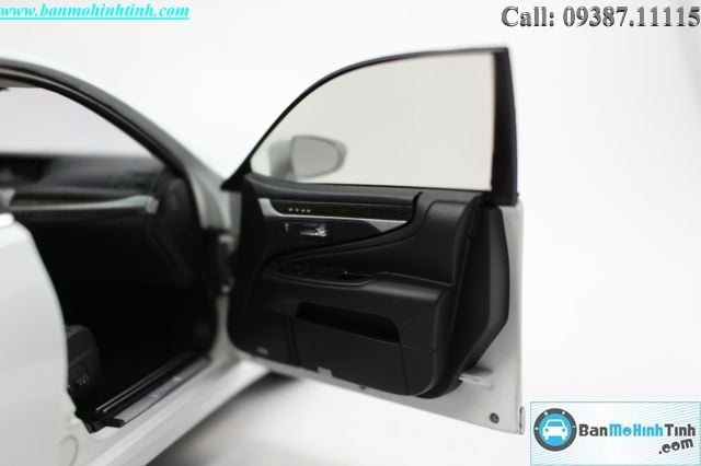 Mô hình xe Lexus LS600hL 1:18 Autoart