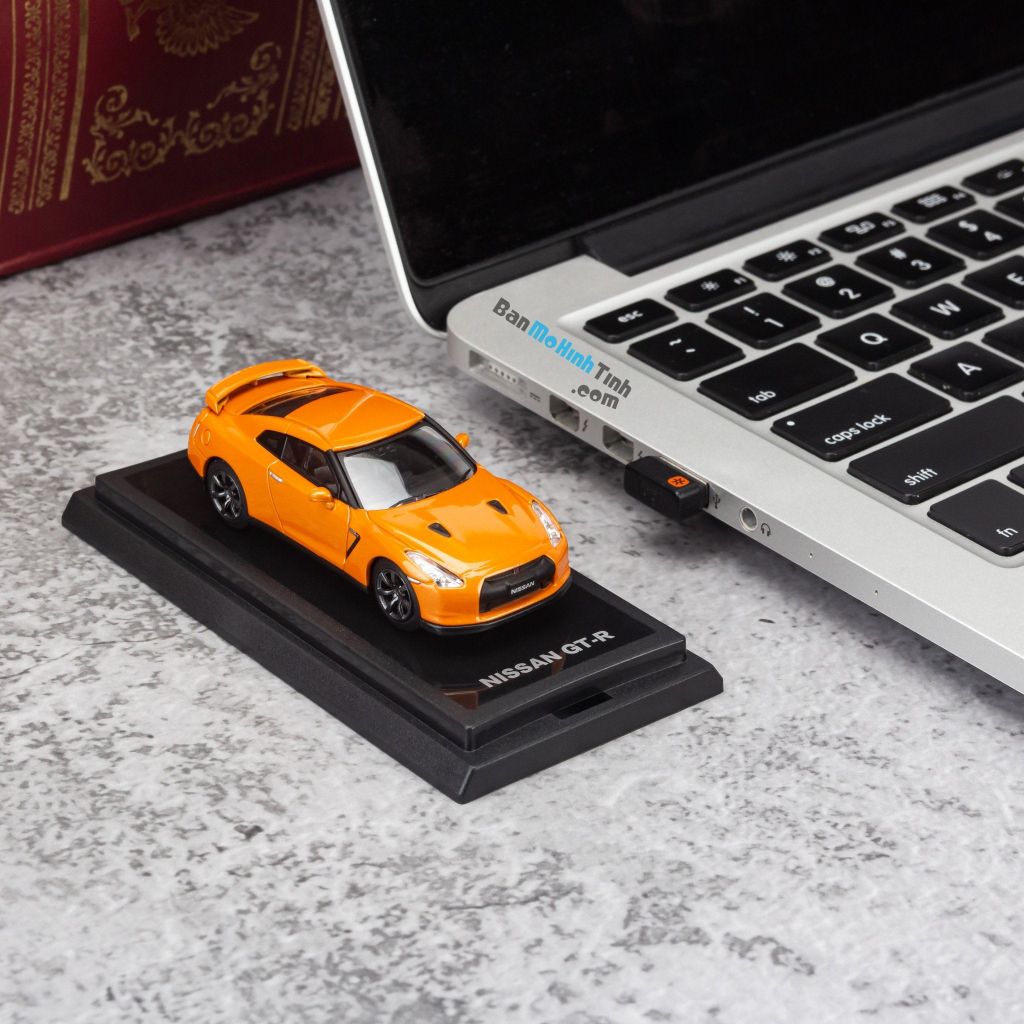 Mô hình xe Nissan GTR 1:64 Dealer Orange giá rẻ (7)