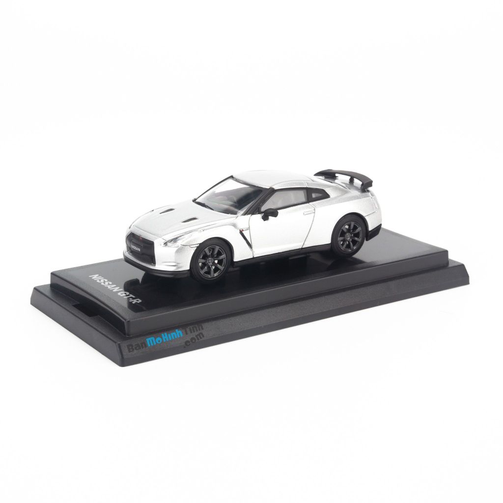Mô hình xe Nissan GTR 1:64 Dealer Silver giá rẻ (1)