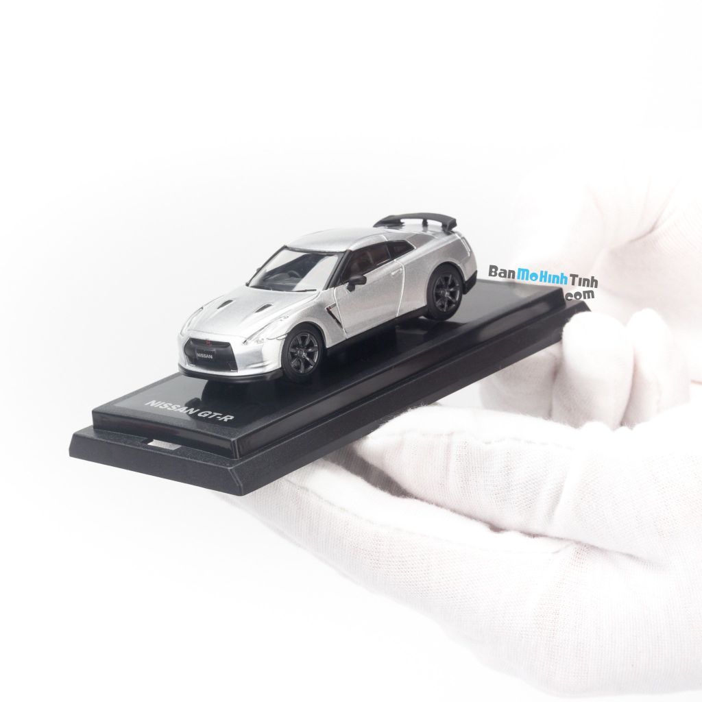Mô hình xe Nissan GTR 1:64 Dealer Silver giá rẻ (5)