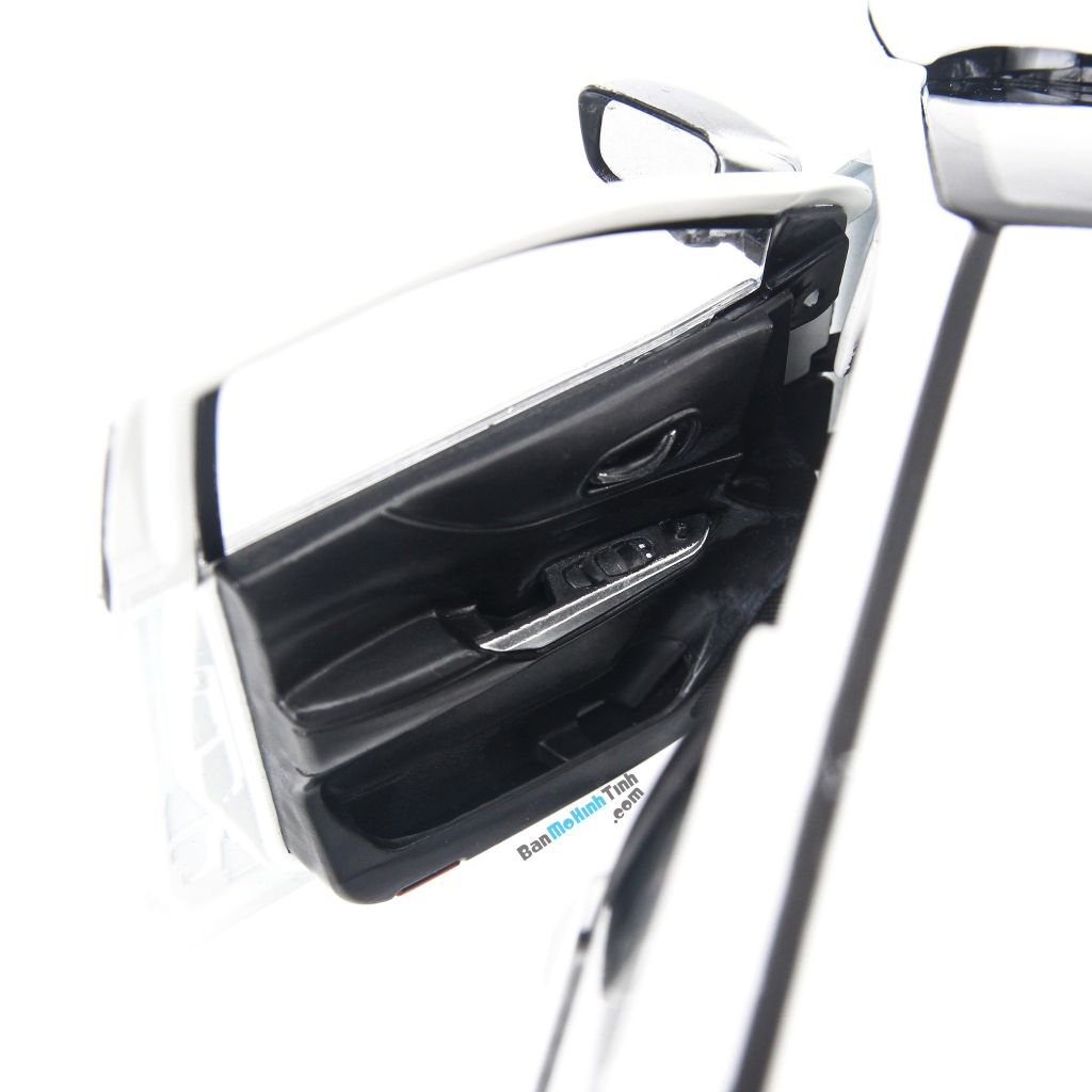 Mô hình xe bán tải Nissan Navara White 1:18 Dealer (11)