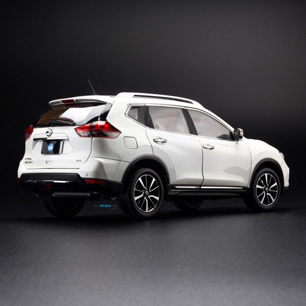 Mô hình xe Nissan X-Trail 1:18 Paudi