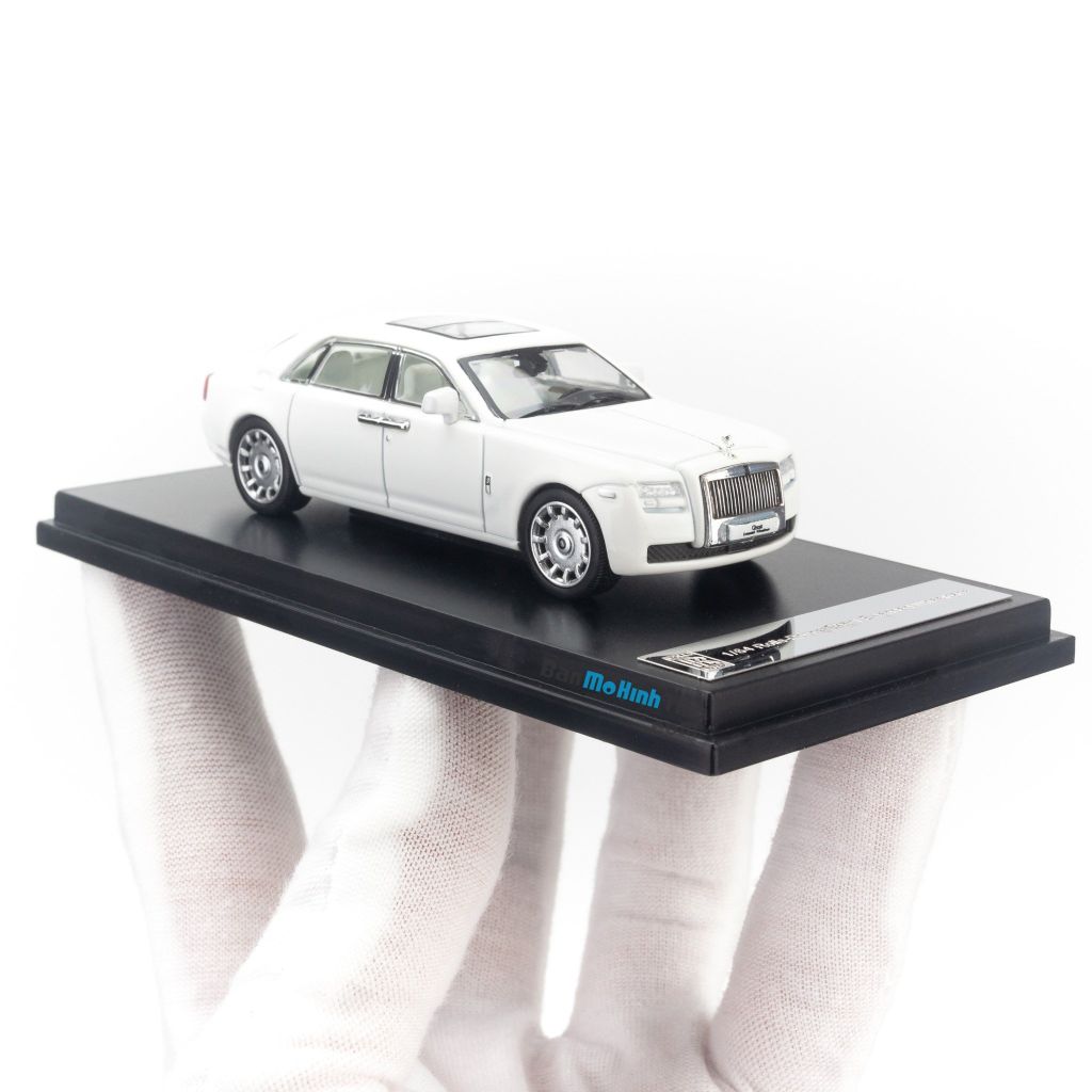 Mô hình xe sang Rolls Royce Ghost EWB 1:64 Dealer White (7)