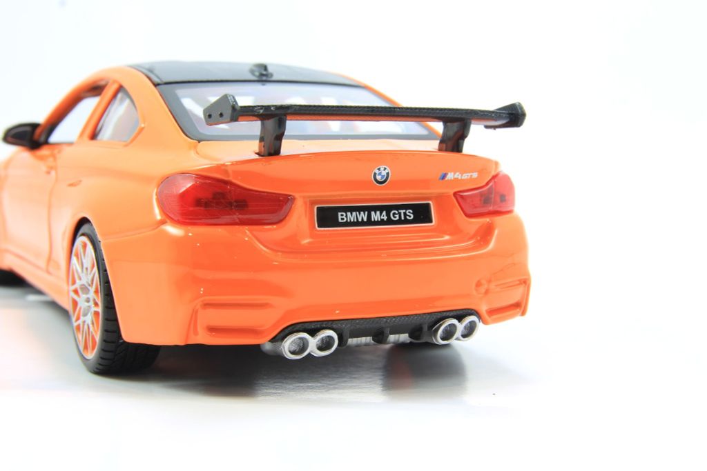 Mô hình xe BMW M4 GTS 1:24 Maisto