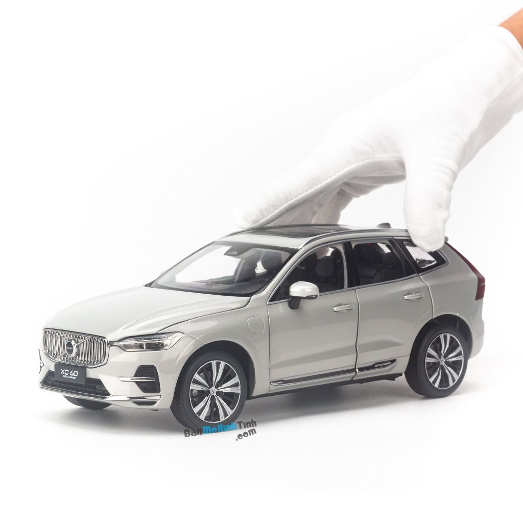 Mô hình xe Volvo XC60 Recharge 2022 1:18 Dealer