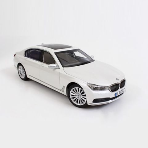 Mô hình xe BMW 7 Series 2017 Sedan White 1:18 Kyosho