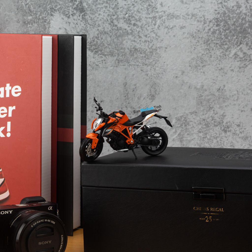 Mô hình xe KTM 1290 Super Duke R 1:18 Welly