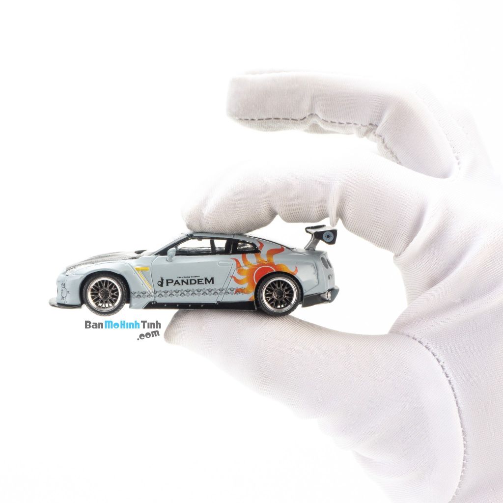 Mô hình xe đua Nissan GT-R R35 Pandem Sapphire 1:64 MiniGT giá rẻ (6)